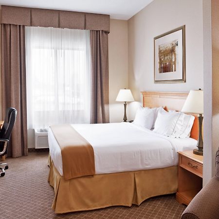Holiday Inn Express Hotel & Suites Chesterfield - Selfridge Area By Ihg Bagian luar foto