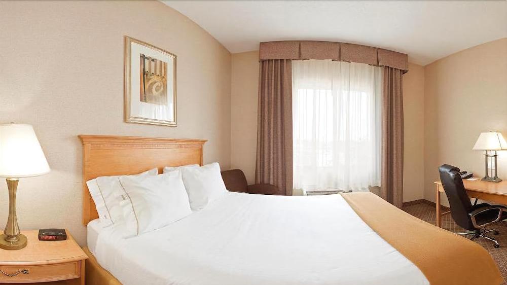 Holiday Inn Express Hotel & Suites Chesterfield - Selfridge Area By Ihg Bagian luar foto
