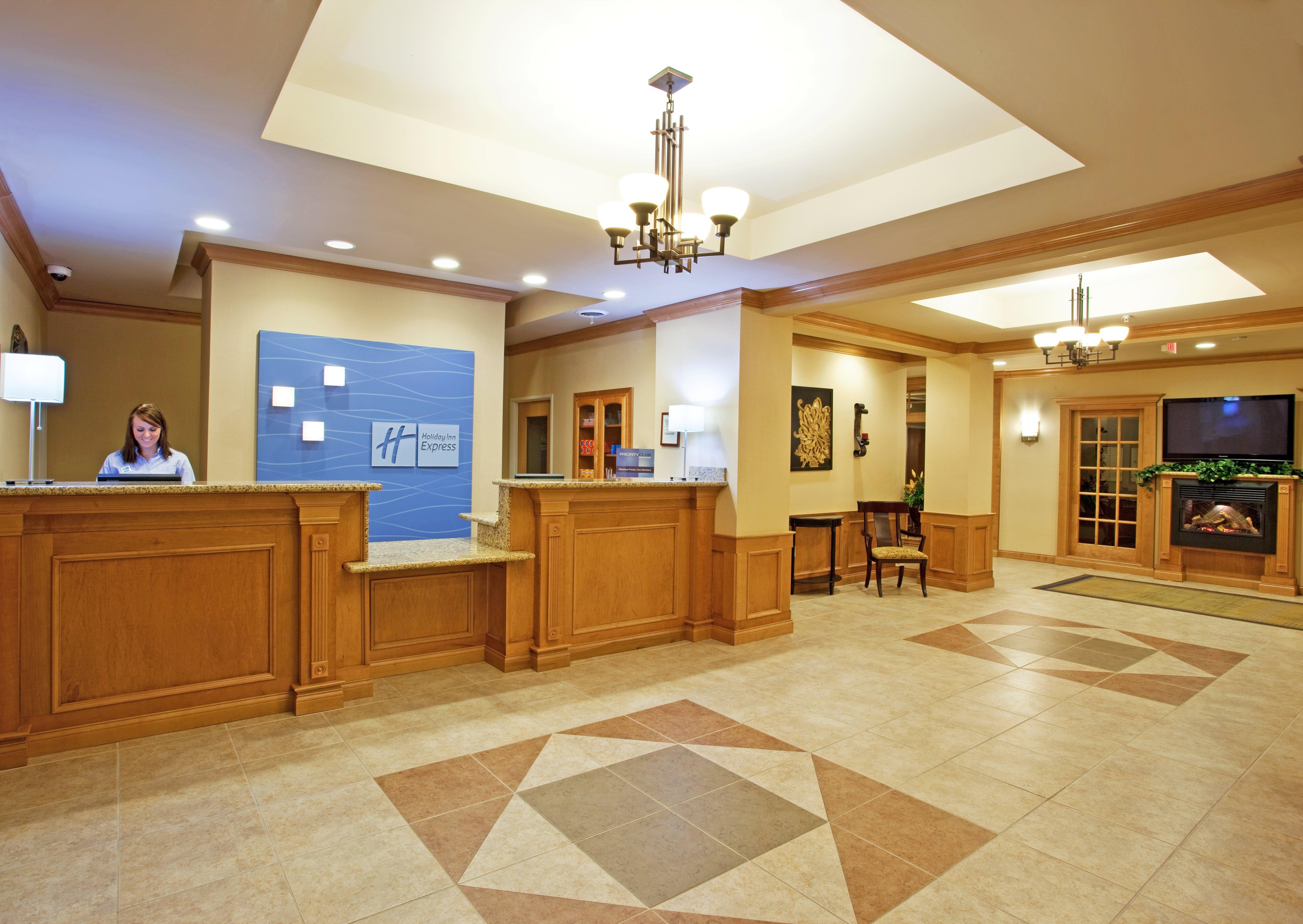 Holiday Inn Express Hotel & Suites Chesterfield - Selfridge Area By Ihg Bagian luar foto