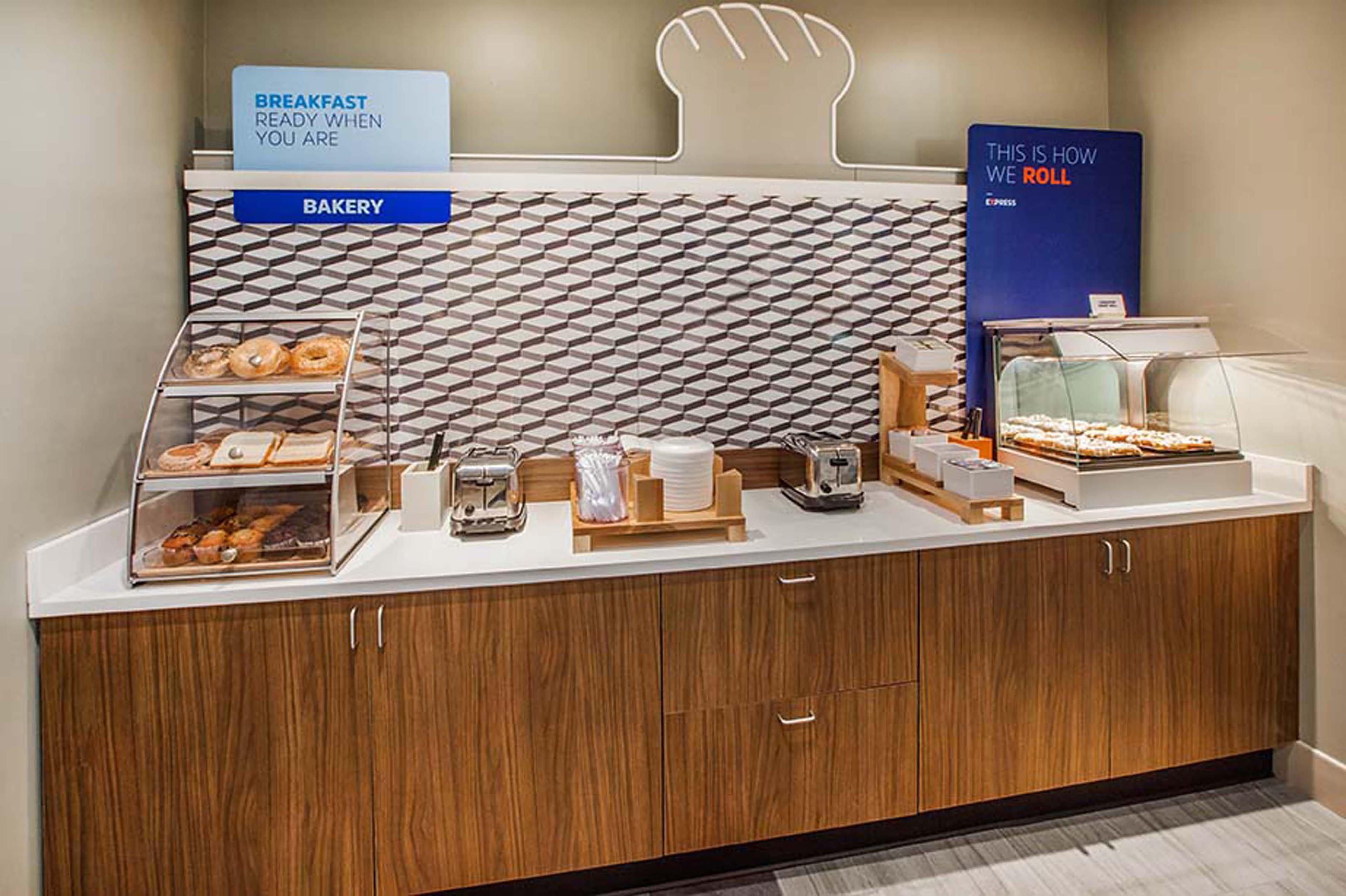 Holiday Inn Express Hotel & Suites Chesterfield - Selfridge Area By Ihg Bagian luar foto