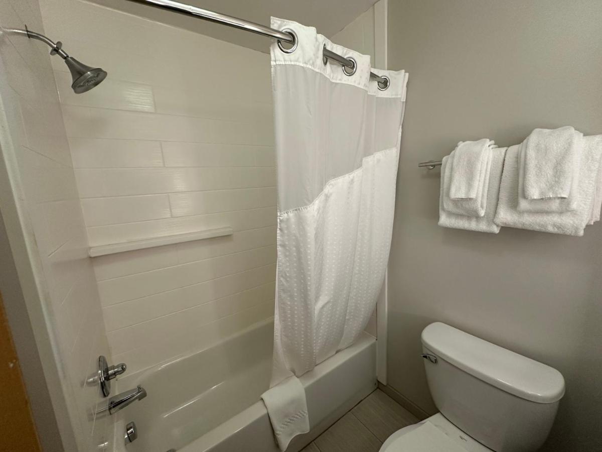 Holiday Inn Express Hotel & Suites Chesterfield - Selfridge Area By Ihg Bagian luar foto